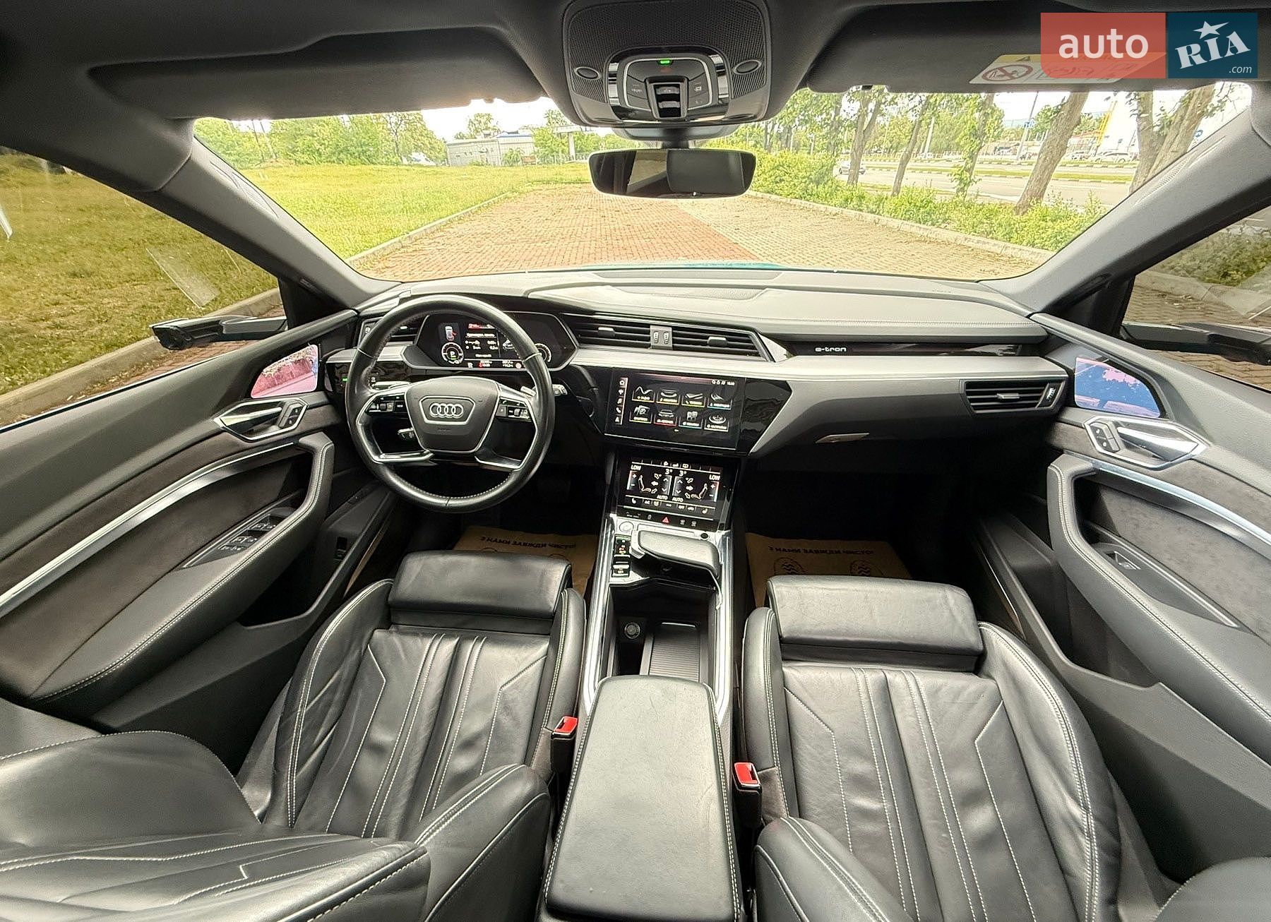 Audi e-tron 2019 VIN WAUZZZGE5KB005038 фото оголошення 32 з 58