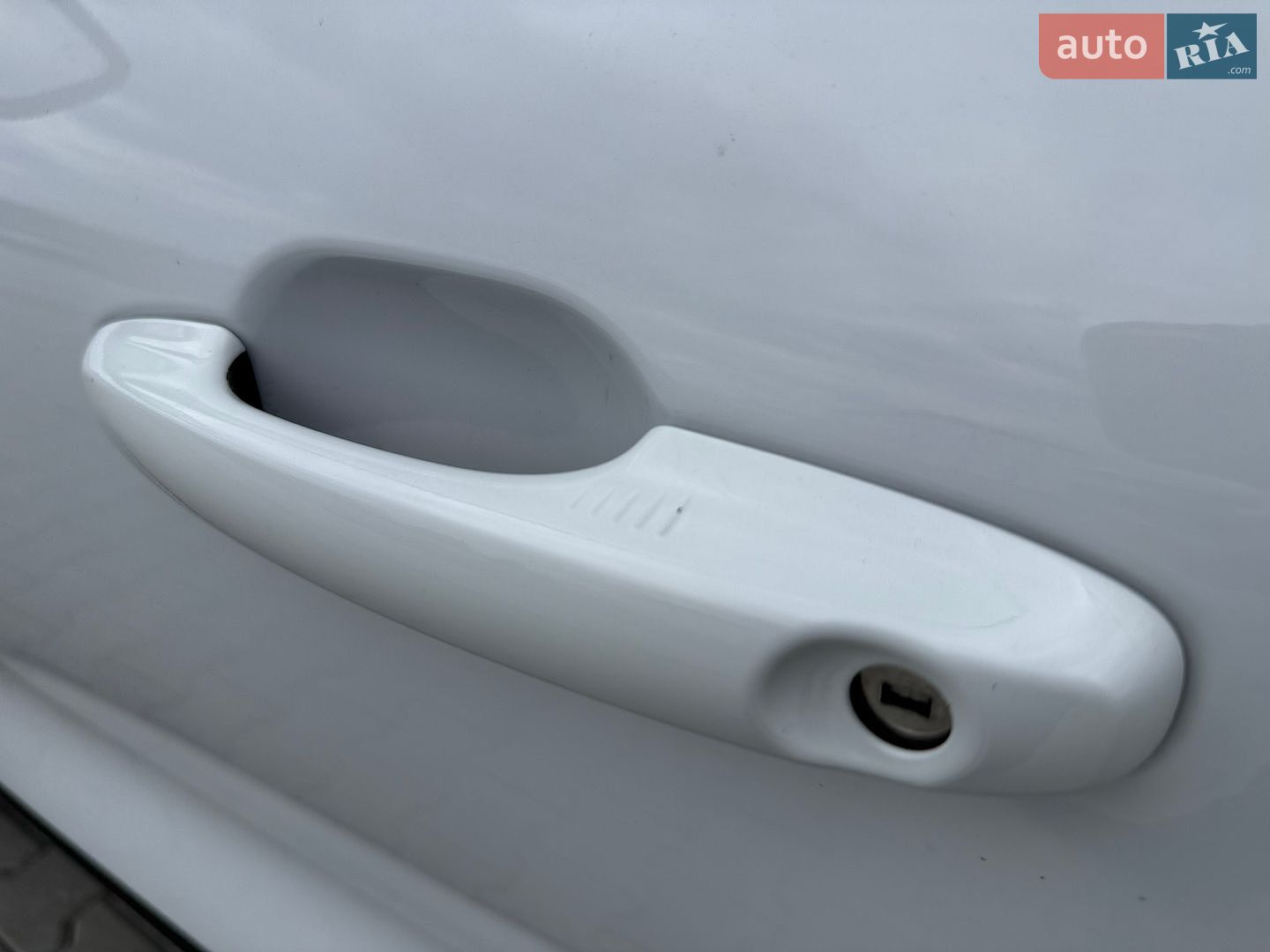 Ford Escape 2020 VIN 1FMCU0G66LUC04788 фото оголошення 3 з 18