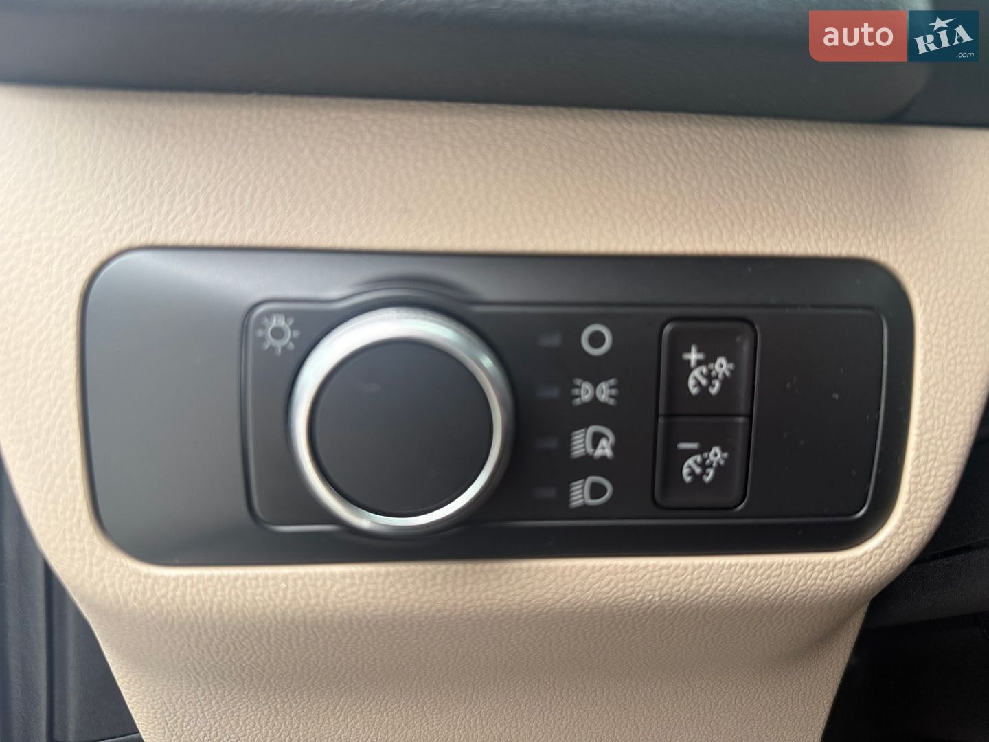 Ford Escape 2020 VIN 1FMCU0G66LUC04788 фото оголошення 12 з 18