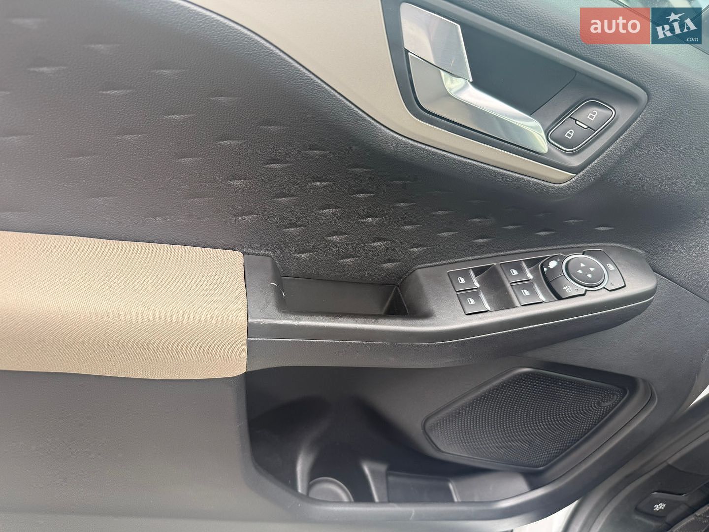 Ford Escape 2020 VIN 1FMCU0G66LUC04788 фото оголошення 16 з 18