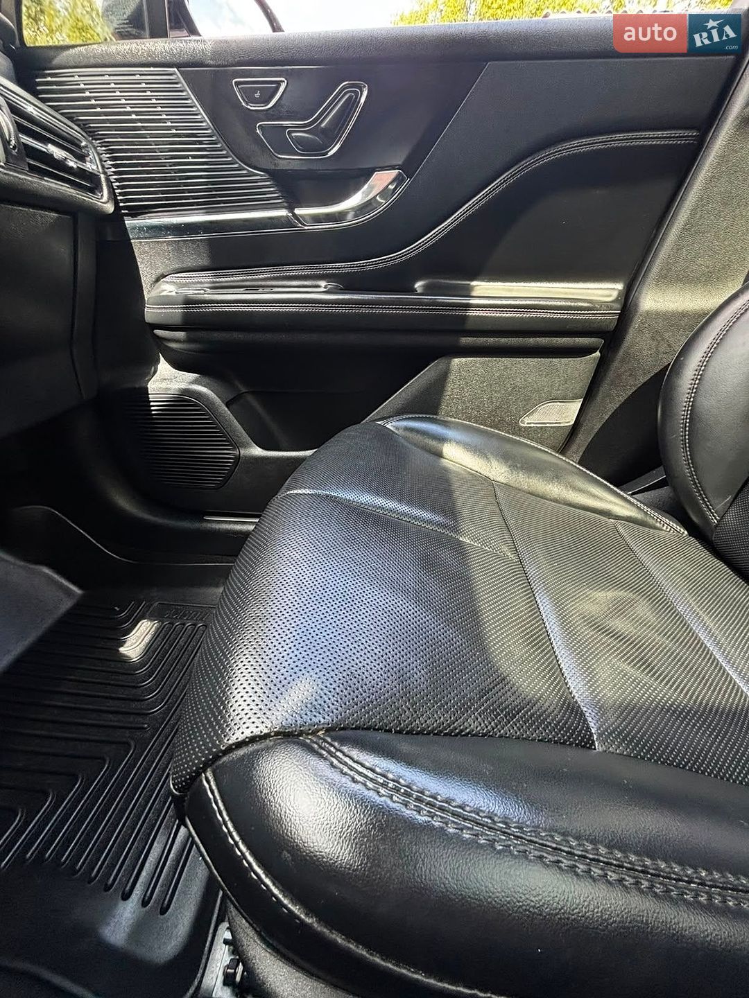 Lincoln Corsair 2021 VIN 5LMCJ1C95MUL28113 фото оголошення 34 з 50