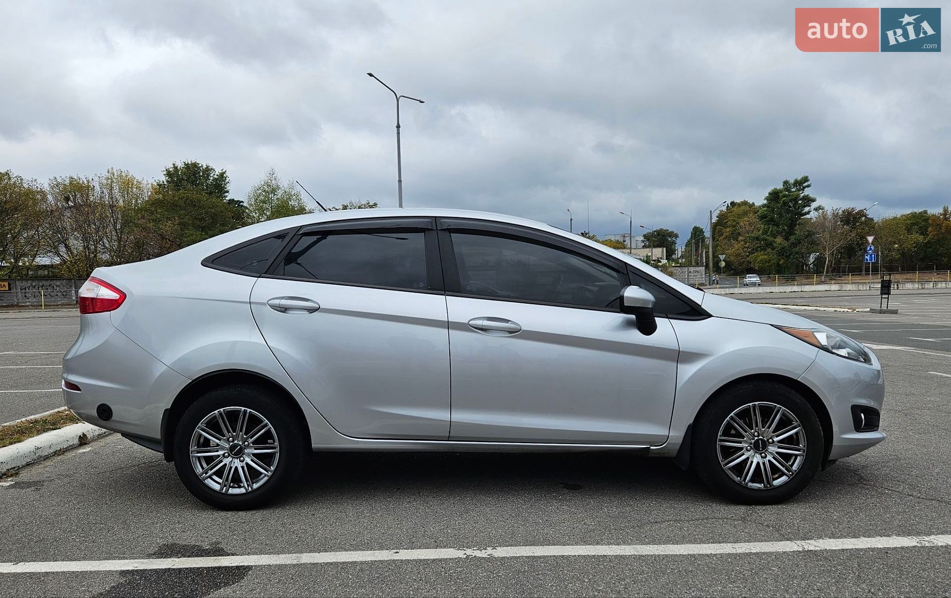 Ford Fiesta 2018 VIN 3FADP4BJ6JM104538 фото оголошення 3 з 32