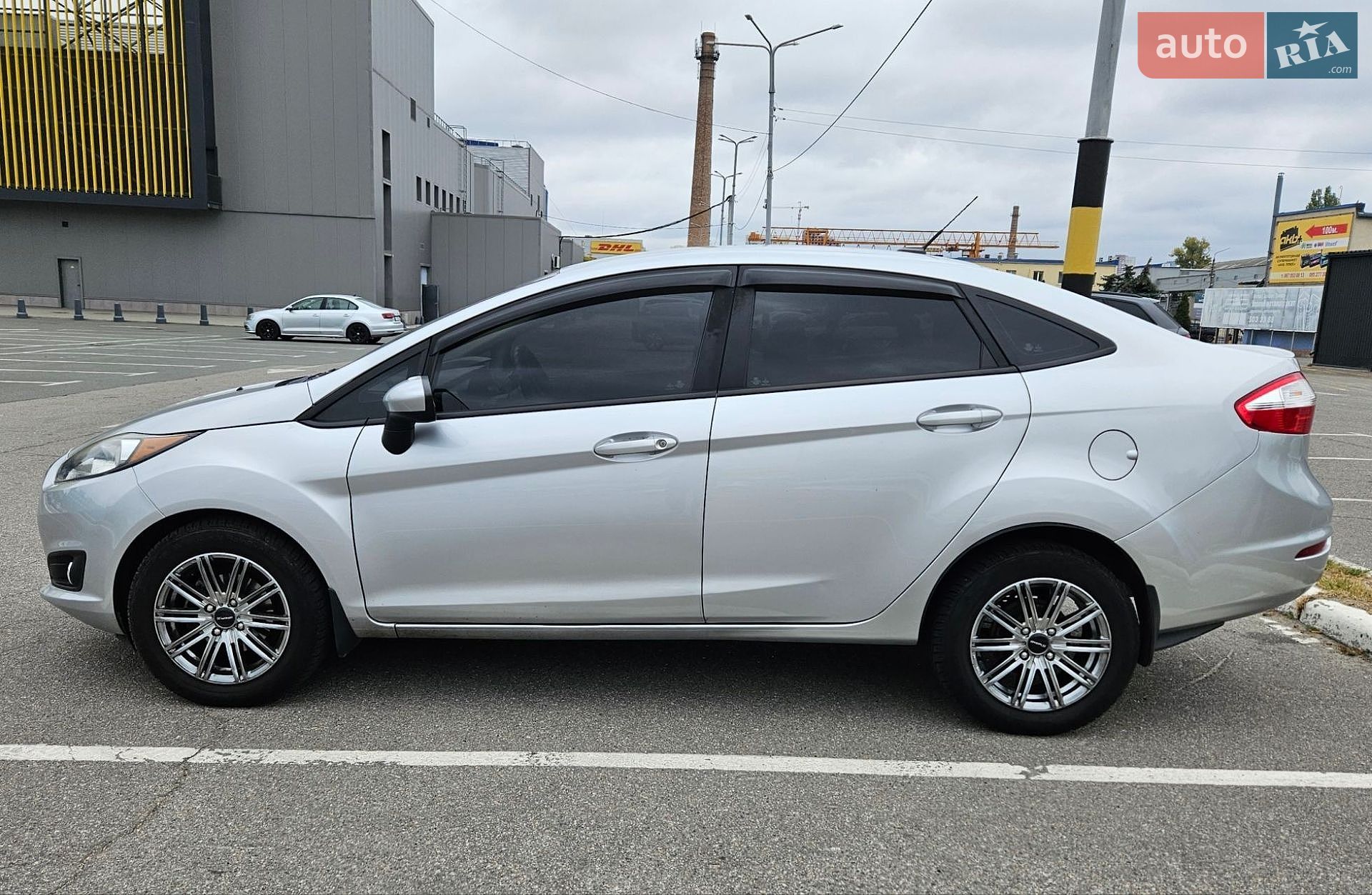 Ford Fiesta 2018 VIN 3FADP4BJ6JM104538 фото оголошення 9 з 32
