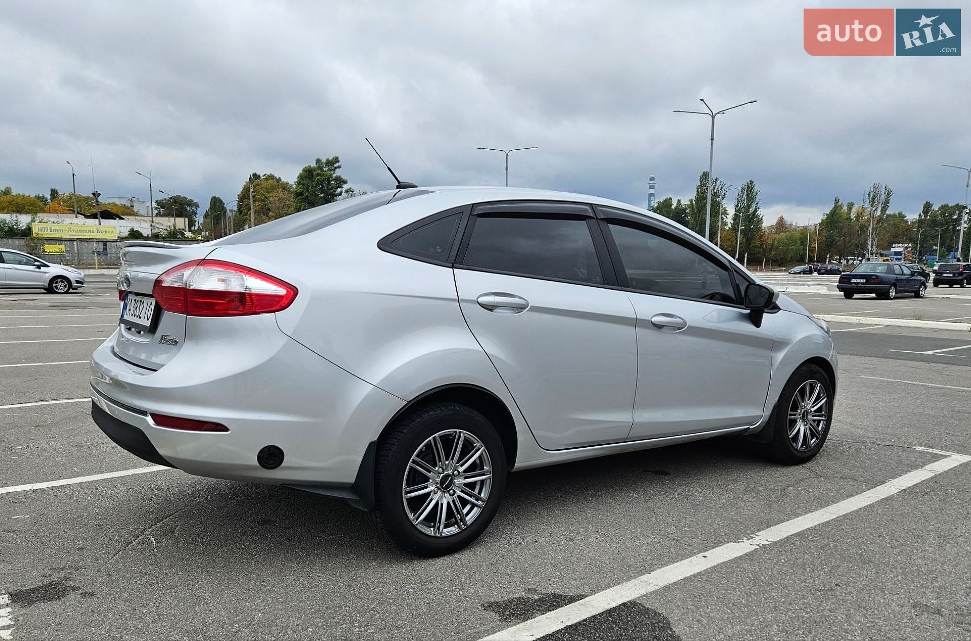 Ford Fiesta 2018 VIN 3FADP4BJ6JM104538 фото оголошення 4 з 32