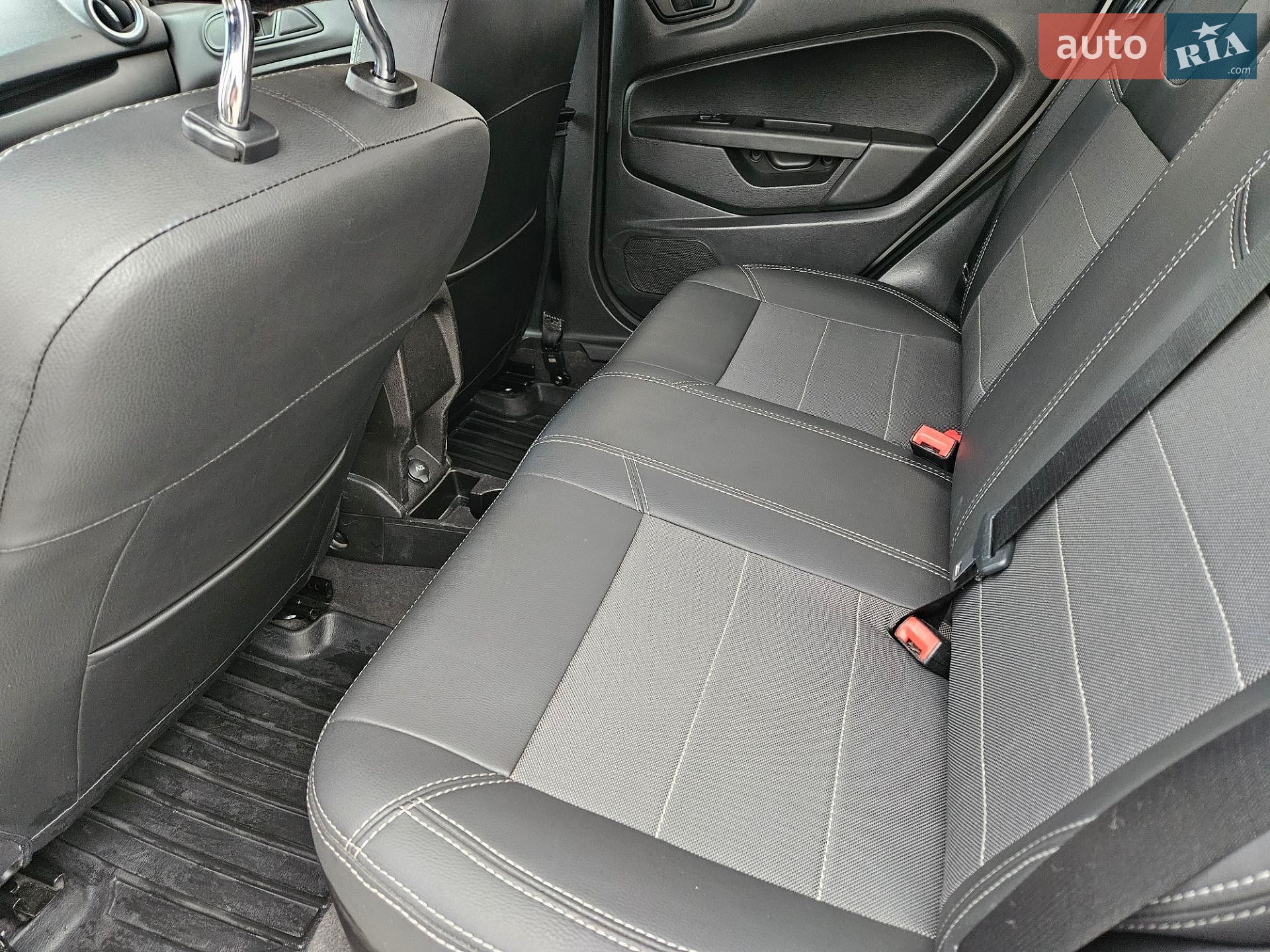 Ford Fiesta 2018 VIN 3FADP4BJ6JM104538 фото оголошення 19 з 32