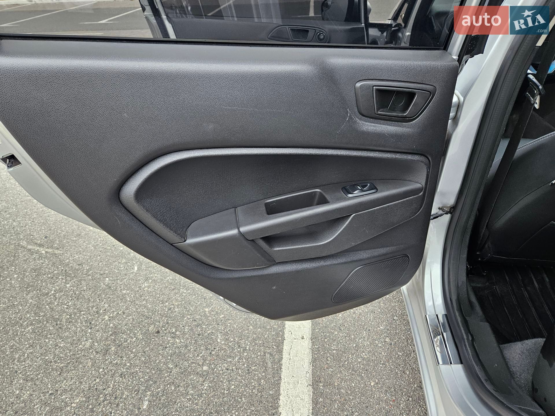 Ford Fiesta 2018 VIN 3FADP4BJ6JM104538 фото оголошення 18 з 32