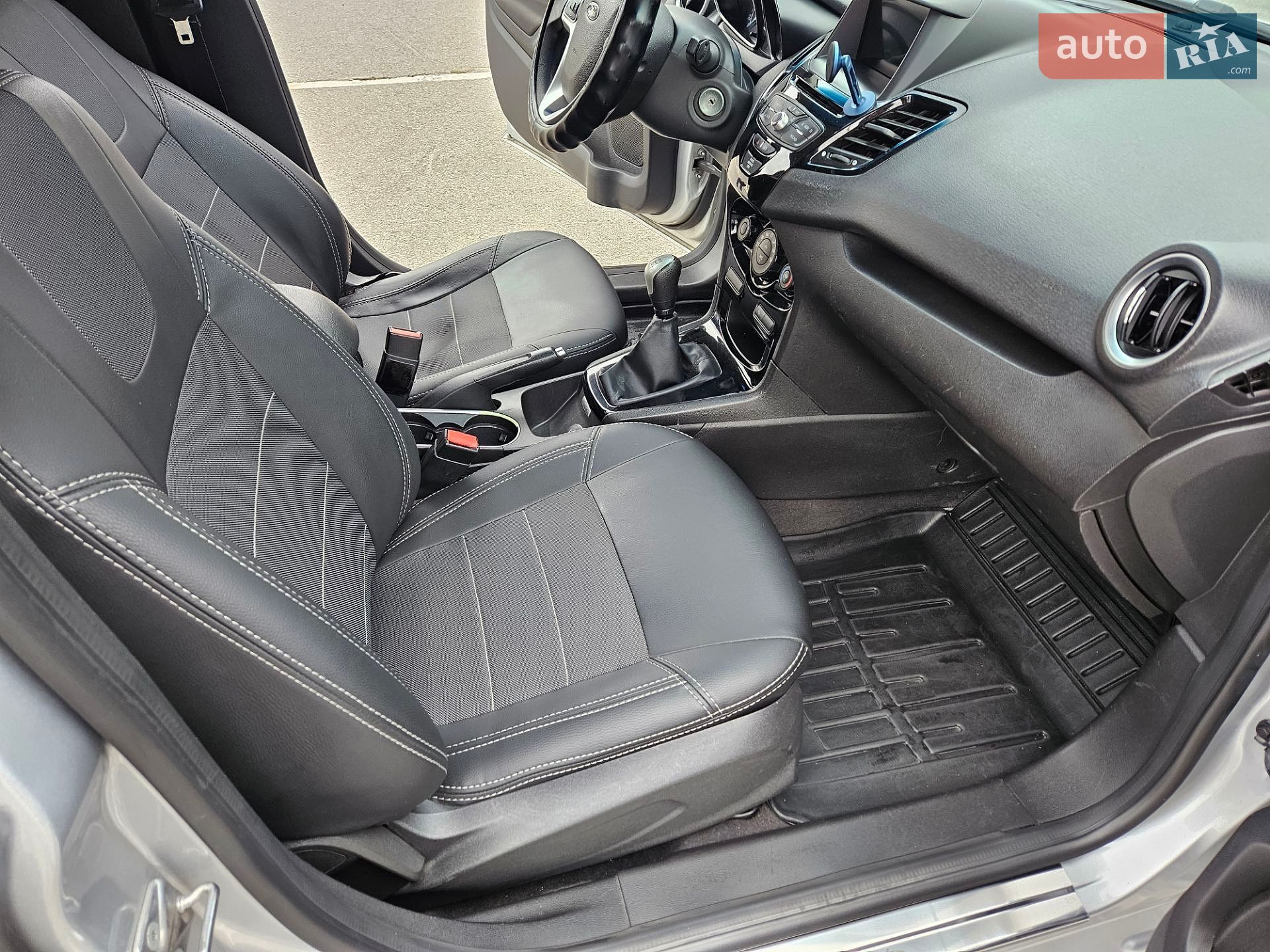 Ford Fiesta 2018 VIN 3FADP4BJ6JM104538 фото оголошення 24 з 32