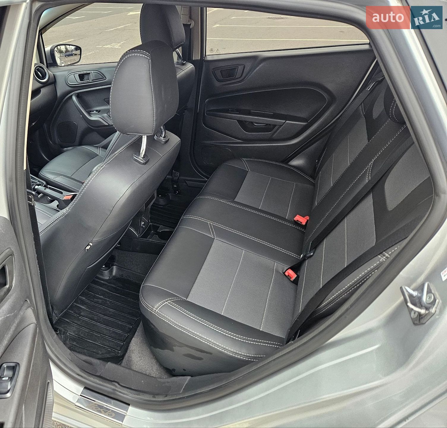 Ford Fiesta 2018 VIN 3FADP4BJ6JM104538 фото оголошення 17 з 32
