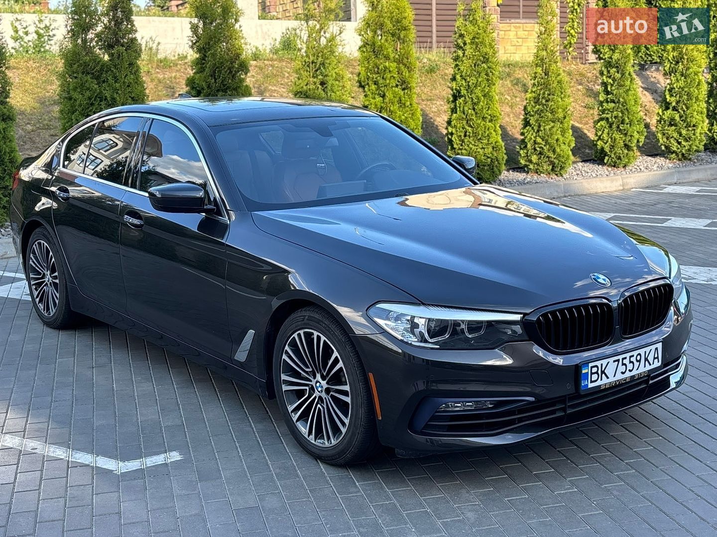 BMW 5 Series 2017 VIN WBAJA5C3XHG896005 фото оголошення 2 з 25