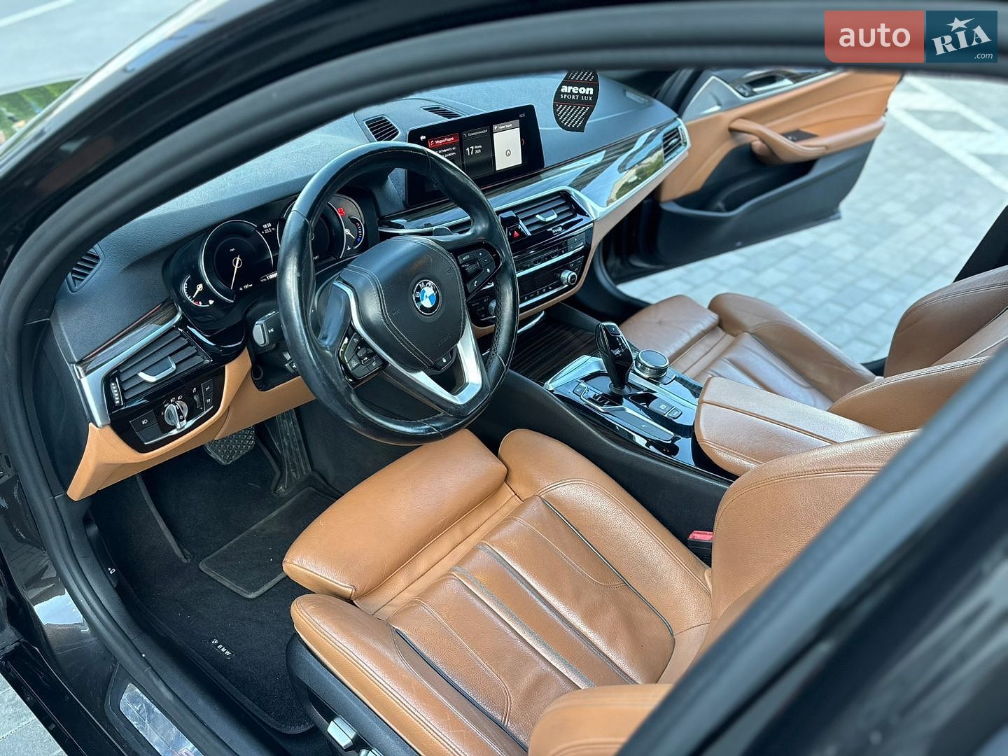 BMW 5 Series 2017 VIN WBAJA5C3XHG896005 фото оголошення 12 з 25