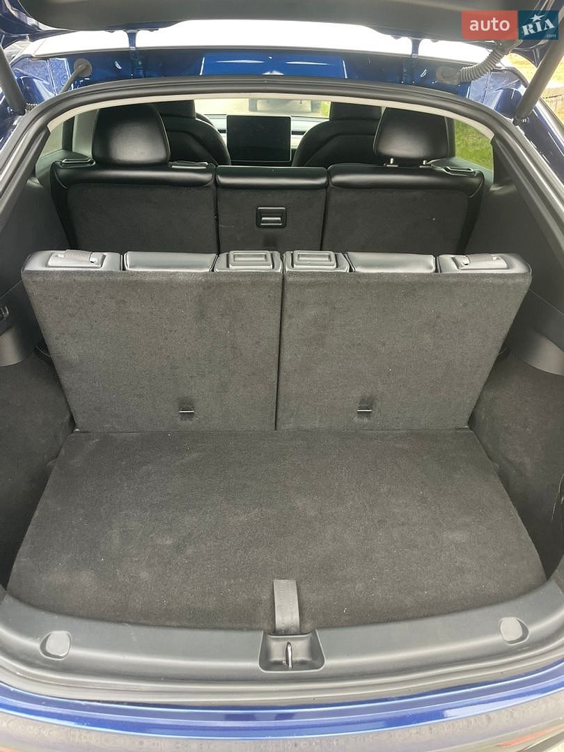 Tesla Model Y 2024 VIN 7SAYGAEE4RF202351 фото оголошення 9 з 21