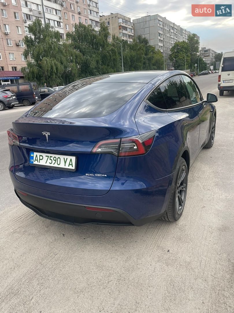 Tesla Model Y 2024 VIN 7SAYGAEE4RF202351 фото оголошення 3 з 21