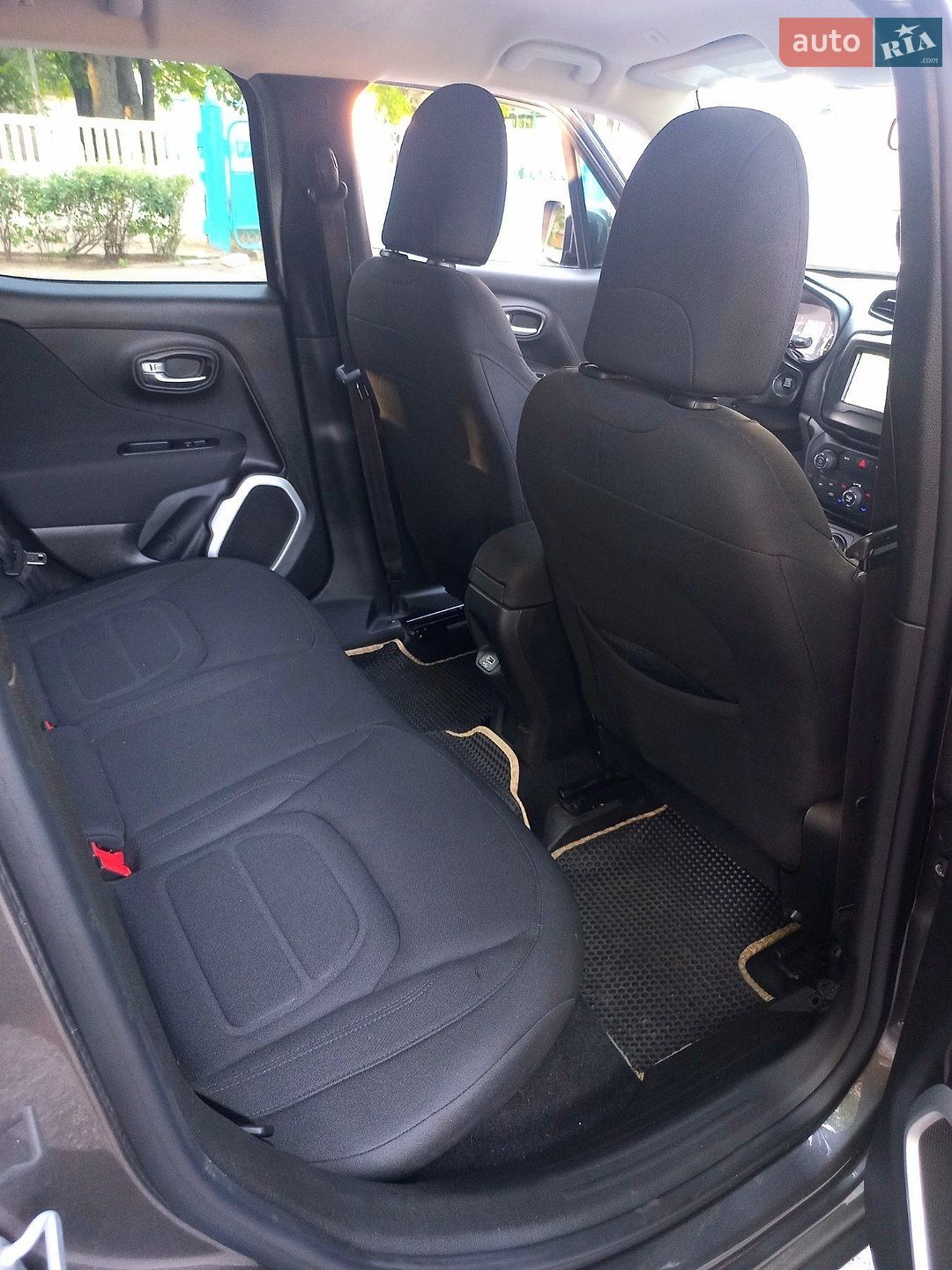 Jeep Renegade 2018 VIN ZACCJBBB9JPJ34387 фото оголошення 4 з 29