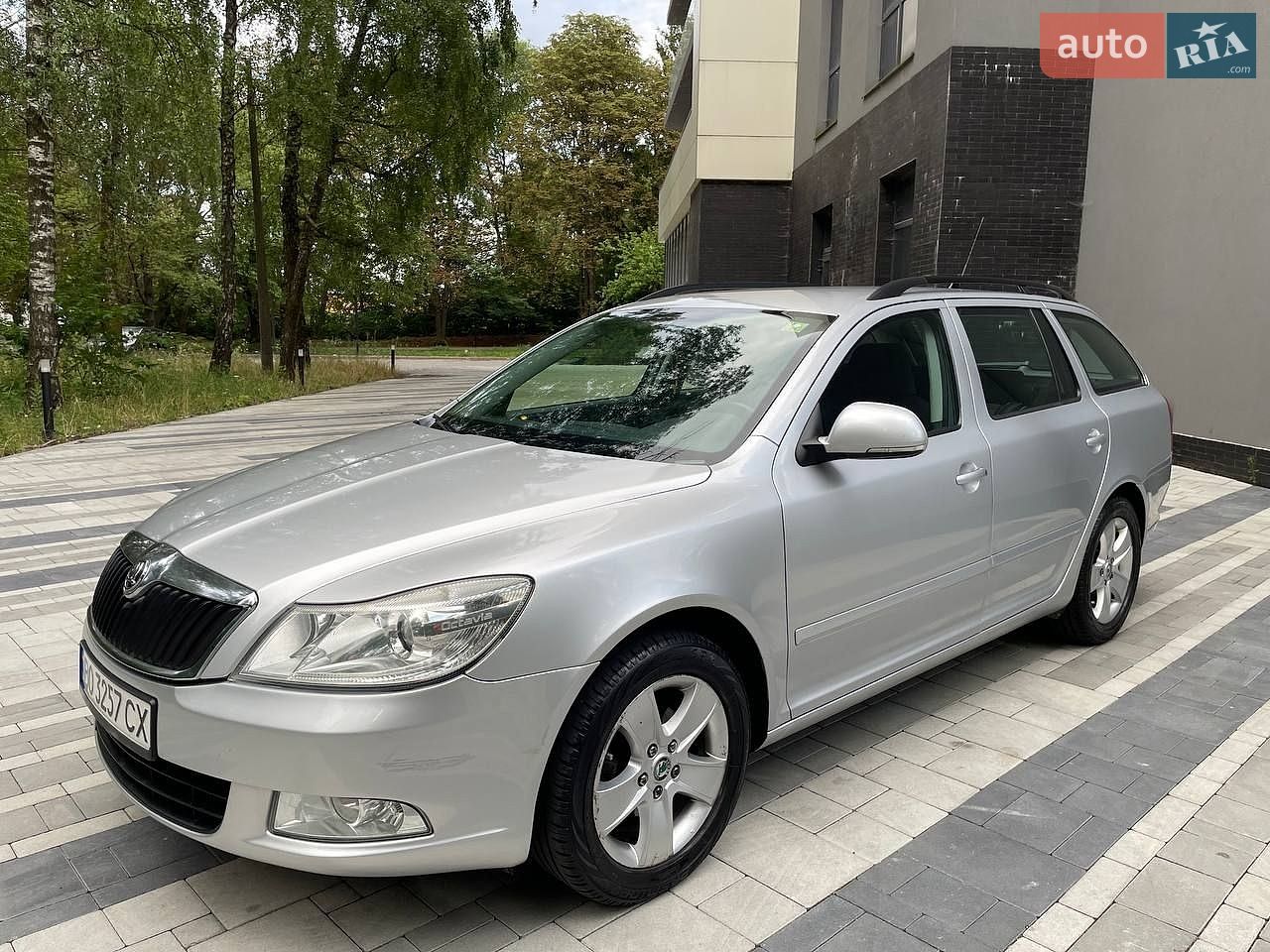 Skoda Octavia 2010 VIN TMBHM61Z0A8039021 фото оголошення 2 з 27