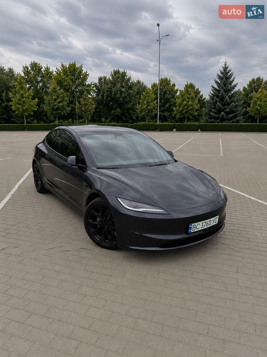 Tesla Model 3 2024 VIN 5YJ3E1EBXRF834984 фото оголошення 2 з 9