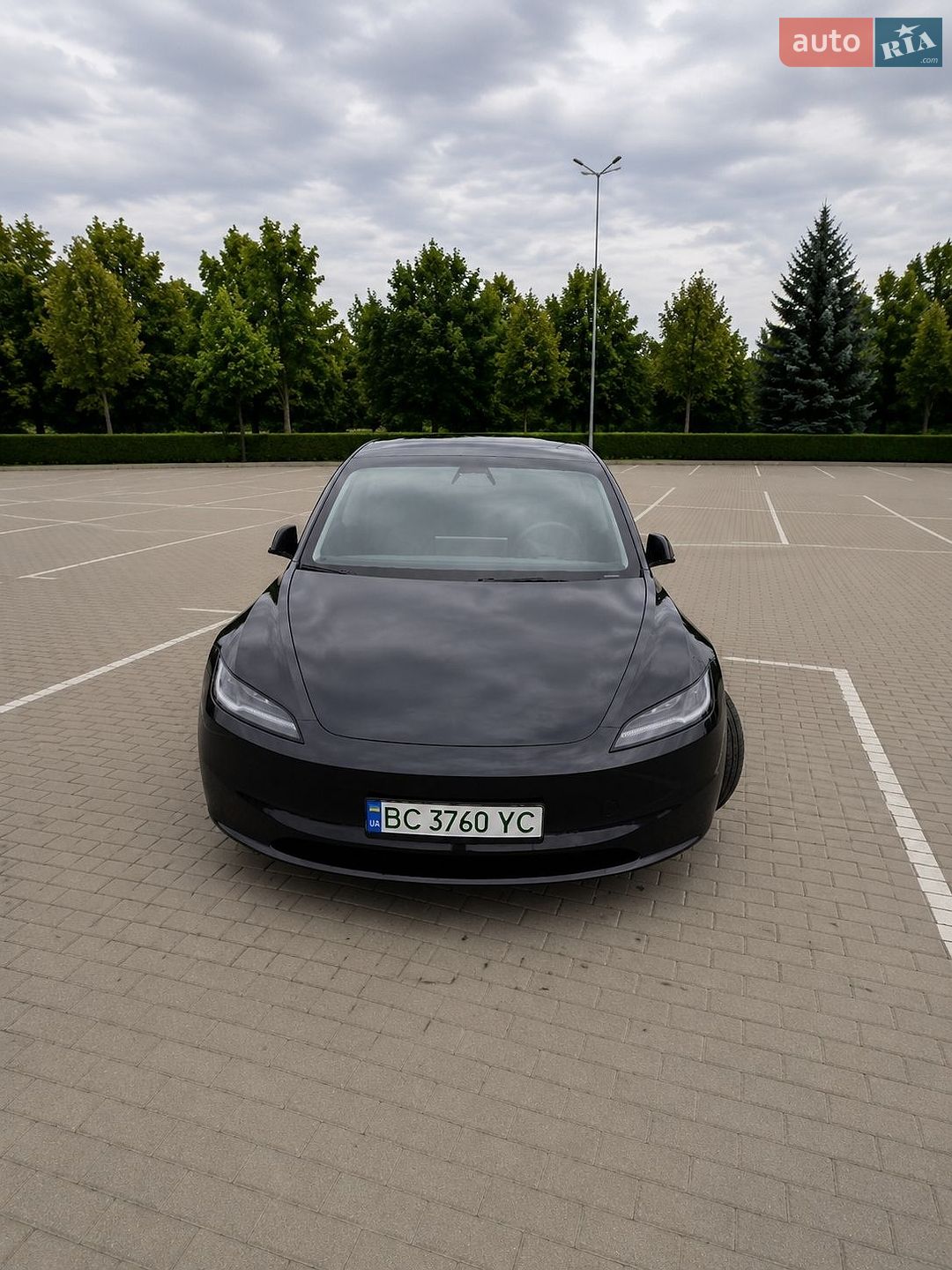 Tesla Model 3 2024 VIN 5YJ3E1EBXRF834984 фото оголошення 3 з 9