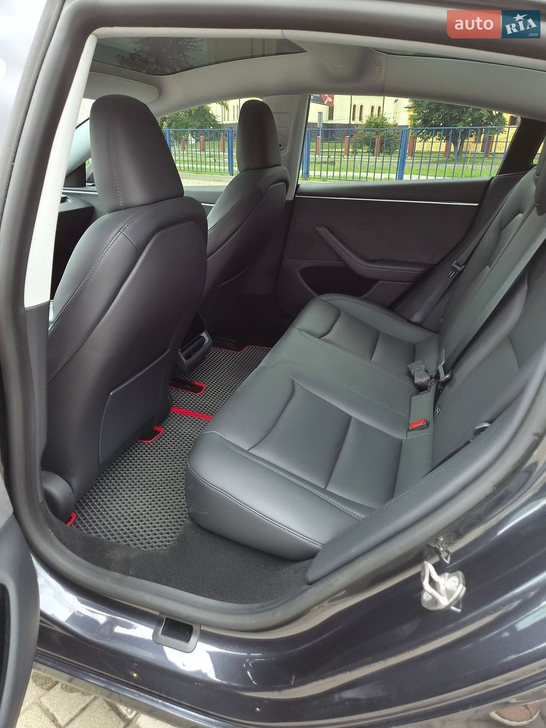 Tesla Model 3 2024 VIN 5YJ3E1EBXRF834984 фото оголошення 8 з 9