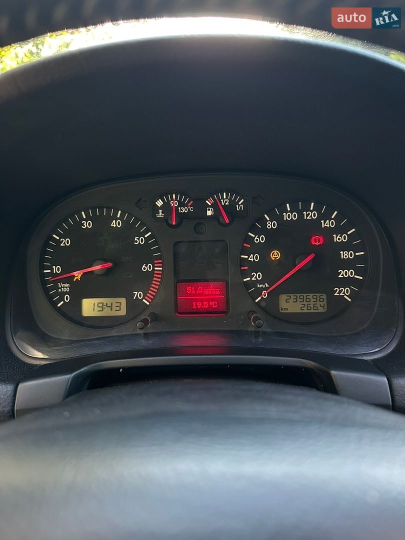 Volkswagen Golf 2000 VIN WVWZZZ1JZYU267610 фото оголошення 10 з 12