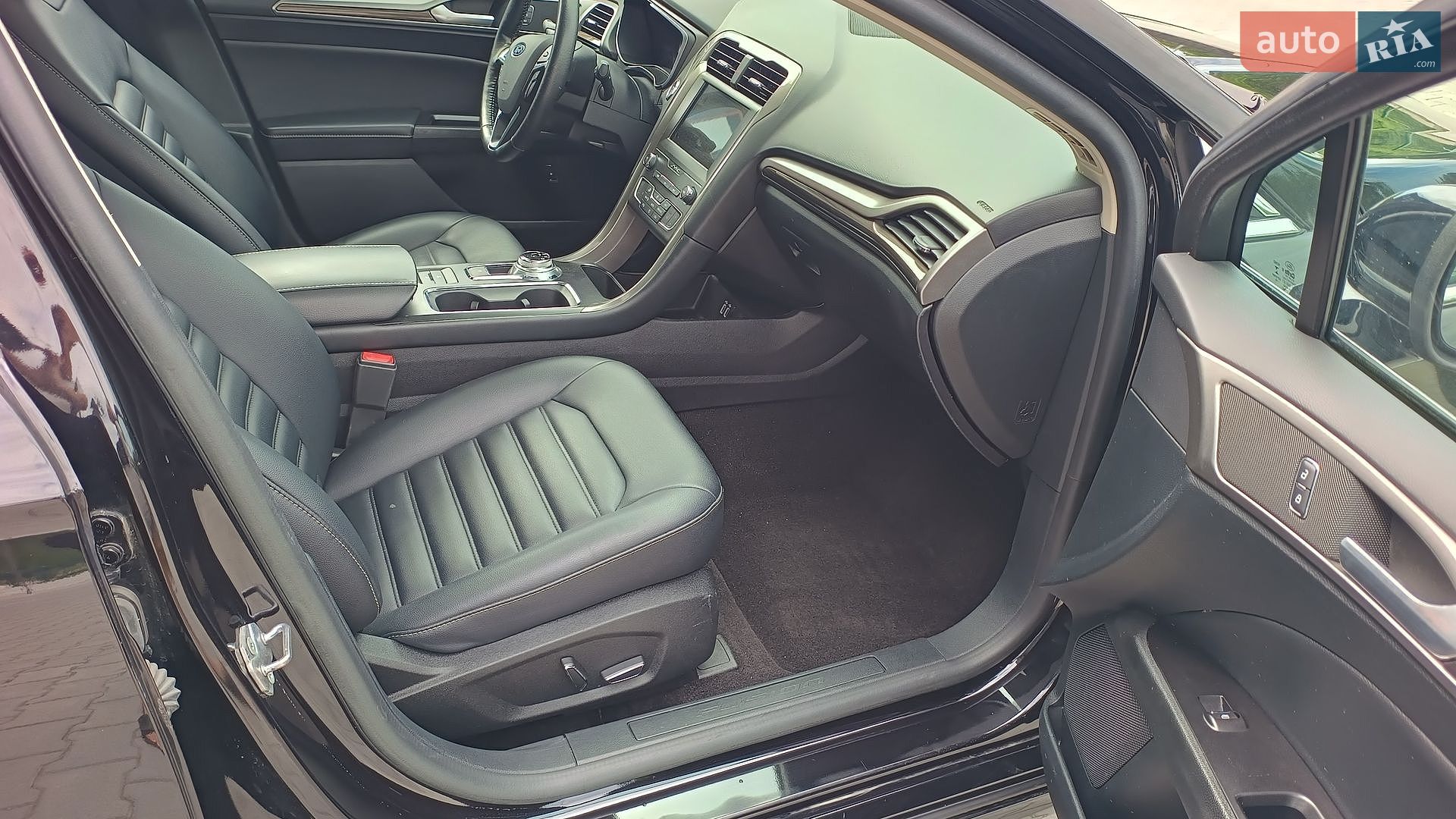 Ford Fusion 2019 VIN 3FA6P0MU9KR154380 фото оголошення 13 з 17