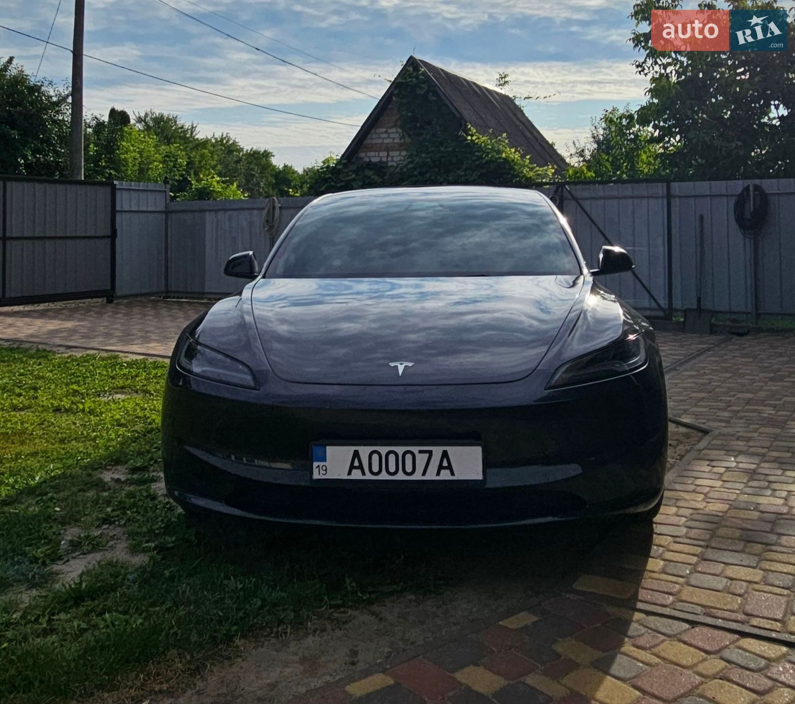 Tesla Model 3 2024 VIN 5YJ3E1EA8RF751609 фото оголошення 2 з 18