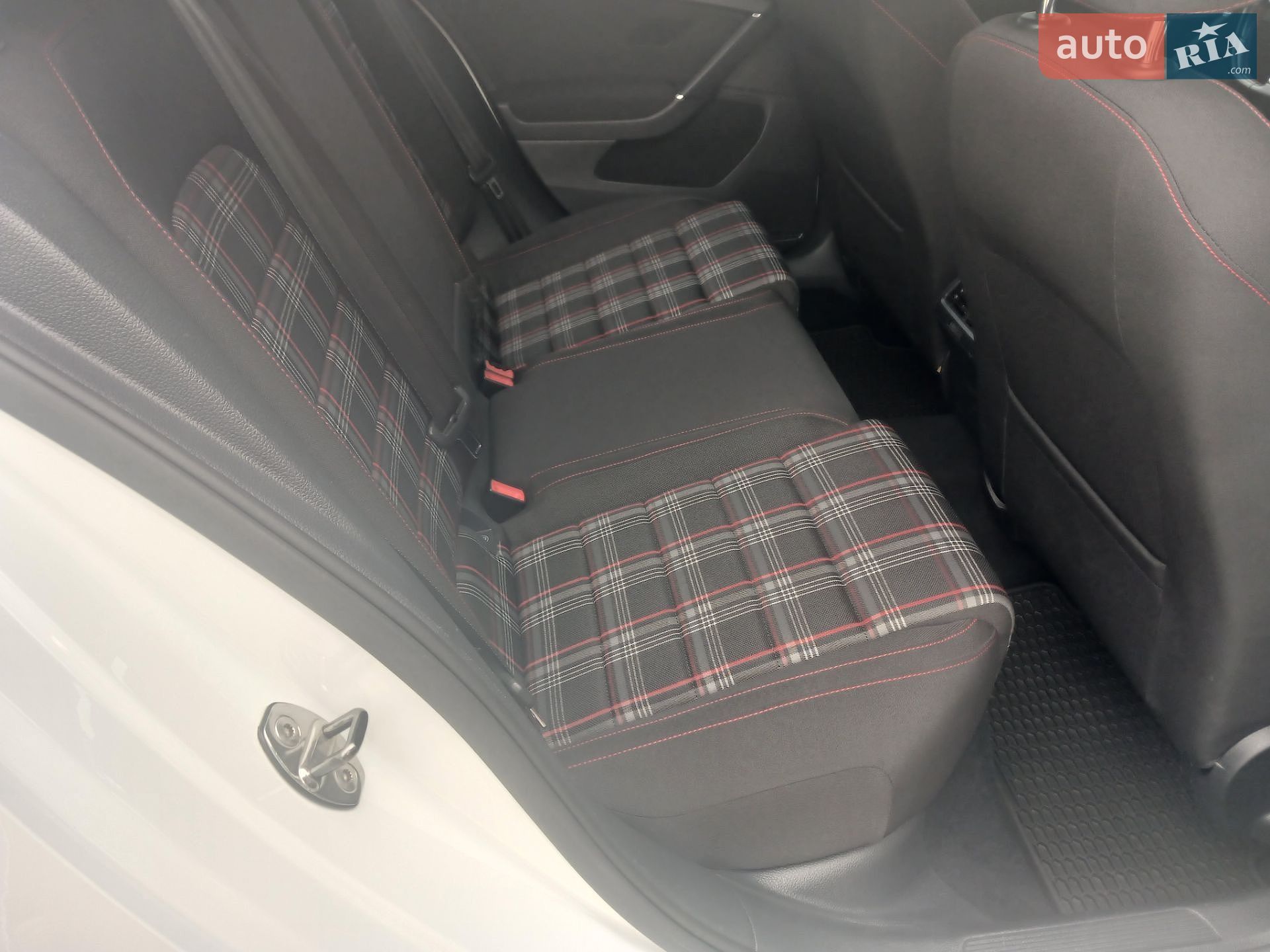 Volkswagen Golf GTI 2015 VIN 3VW4T7AU3FM100891 фото оголошення 32 з 37