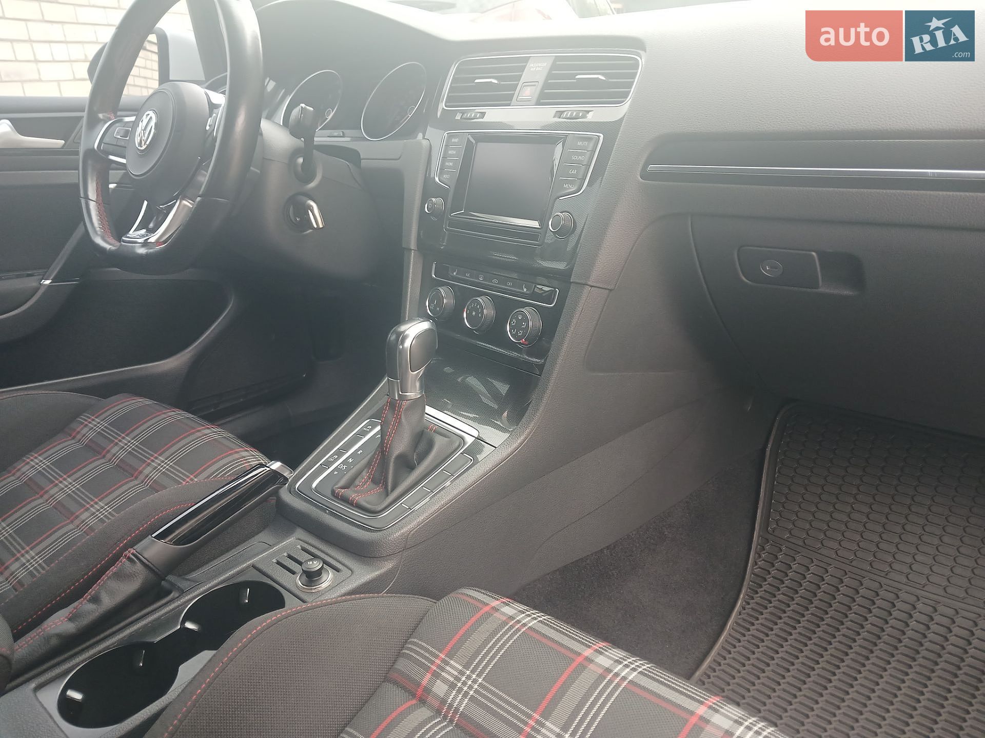 Volkswagen Golf GTI 2015 VIN 3VW4T7AU3FM100891 фото оголошення 26 з 37