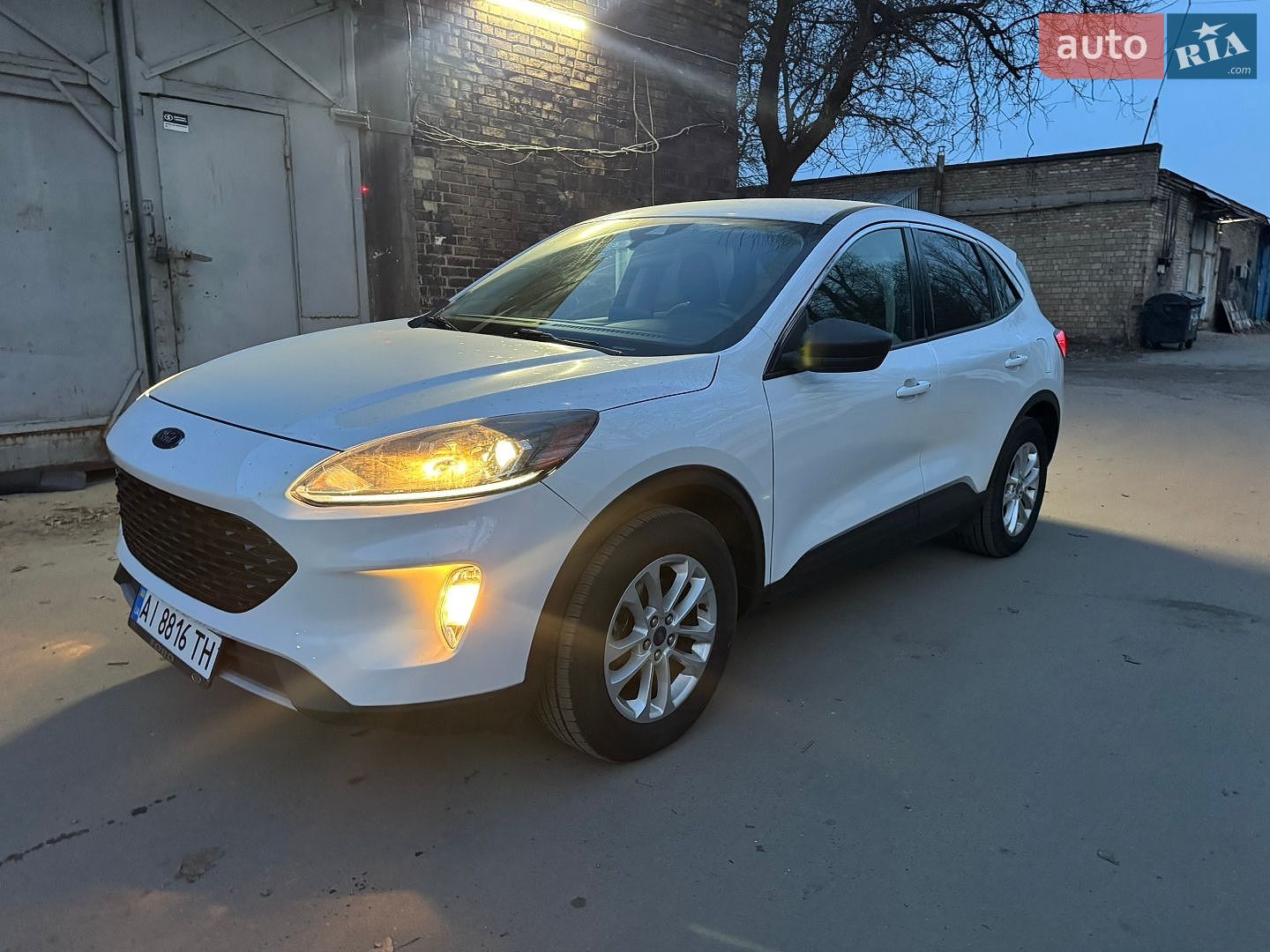 Ford Escape 2022 VIN 1FMCU9G62NUB16392 фото оголошення 3 з 28