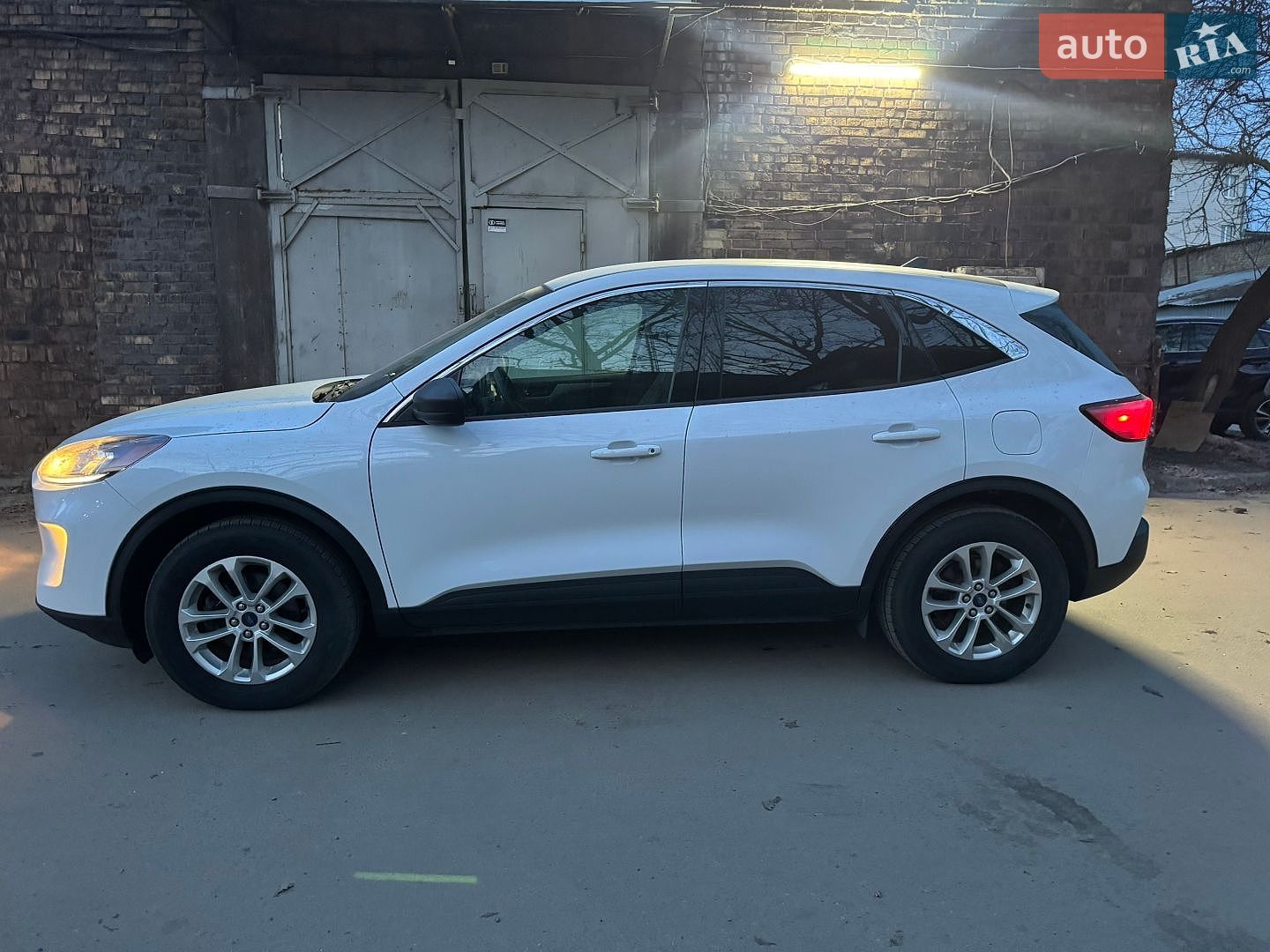 Ford Escape 2022 VIN 1FMCU9G62NUB16392 фото оголошення 8 з 28