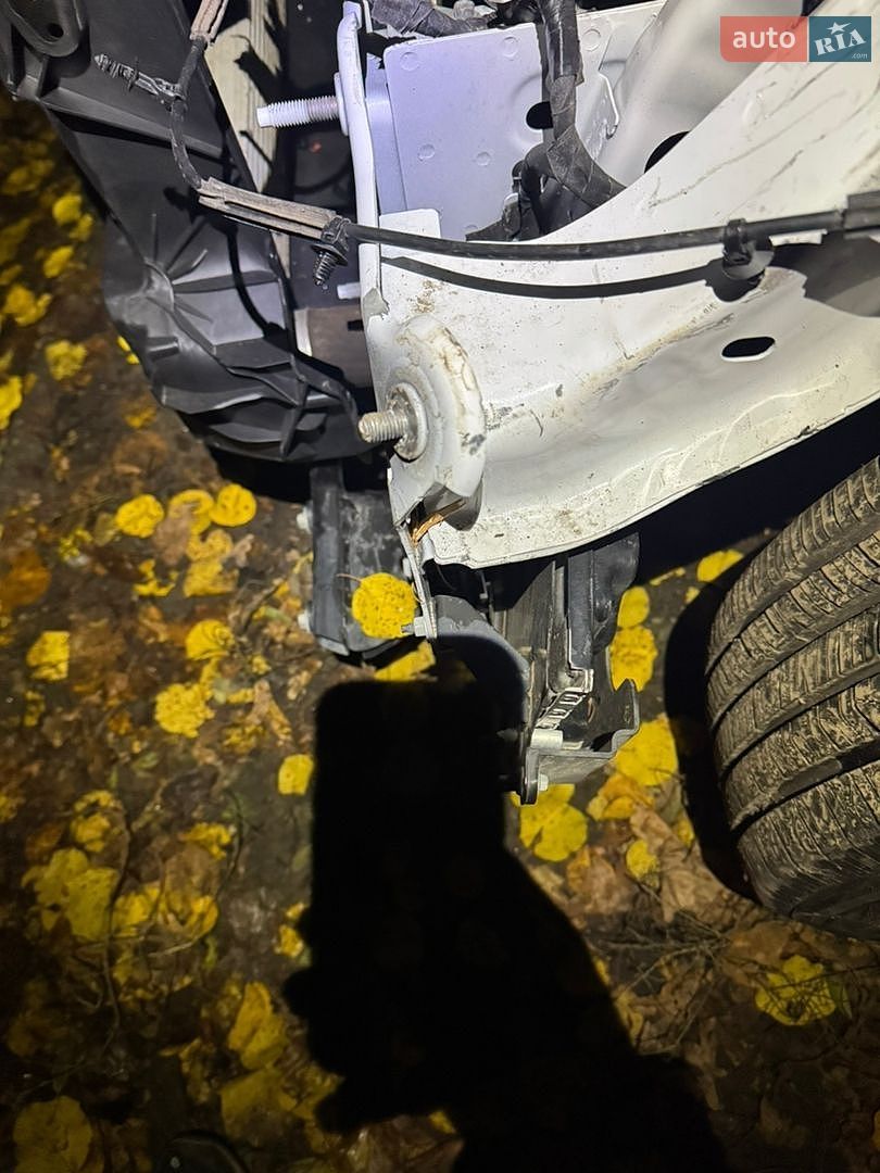 Ford Escape 2022 VIN 1FMCU9G62NUB16392 фото оголошення 20 з 28