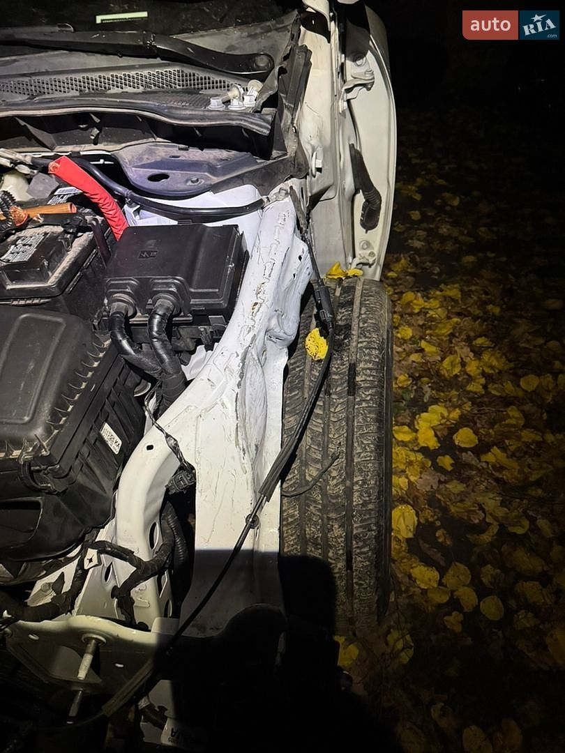 Ford Escape 2022 VIN 1FMCU9G62NUB16392 фото оголошення 23 з 28