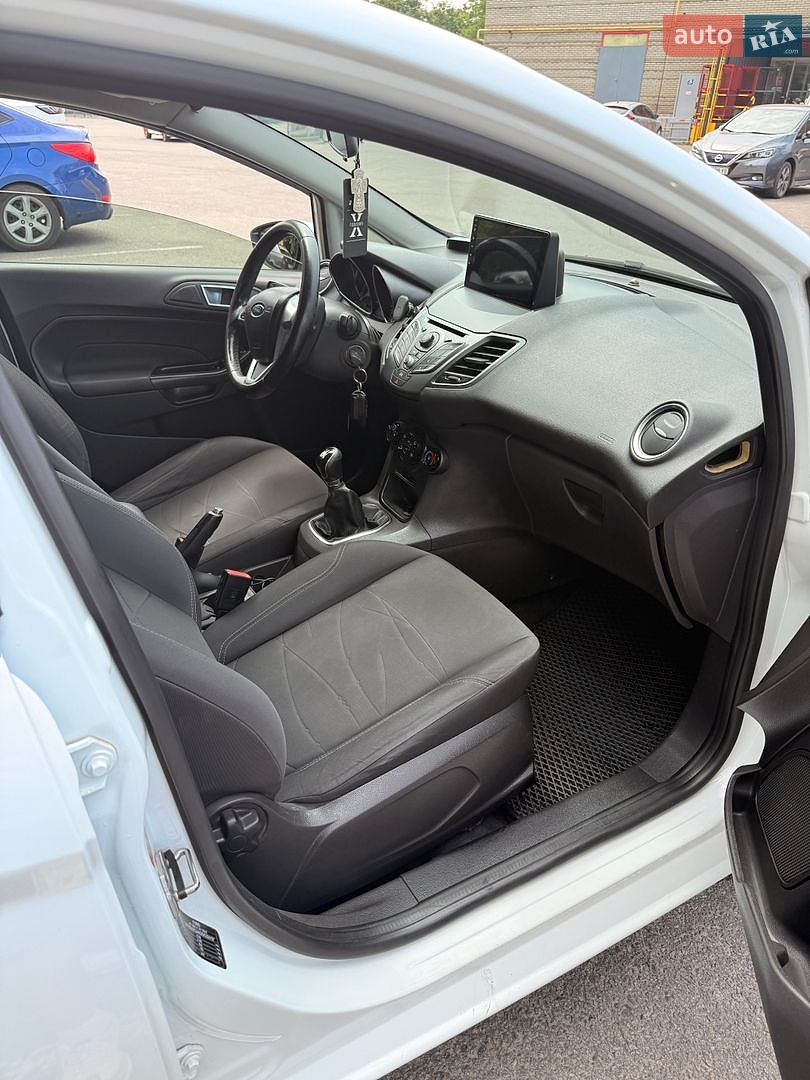 Ford Fiesta 2013 VIN WF0DXXGAKDDG32418 фото оголошення 3 з 16