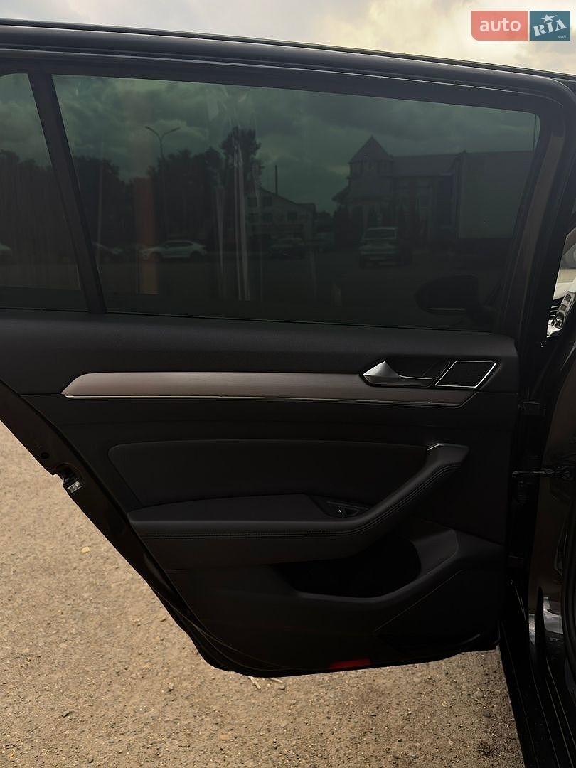 Volkswagen Passat 2019 VIN WVWZZZ3CZKE072742 фото оголошення 14 з 72