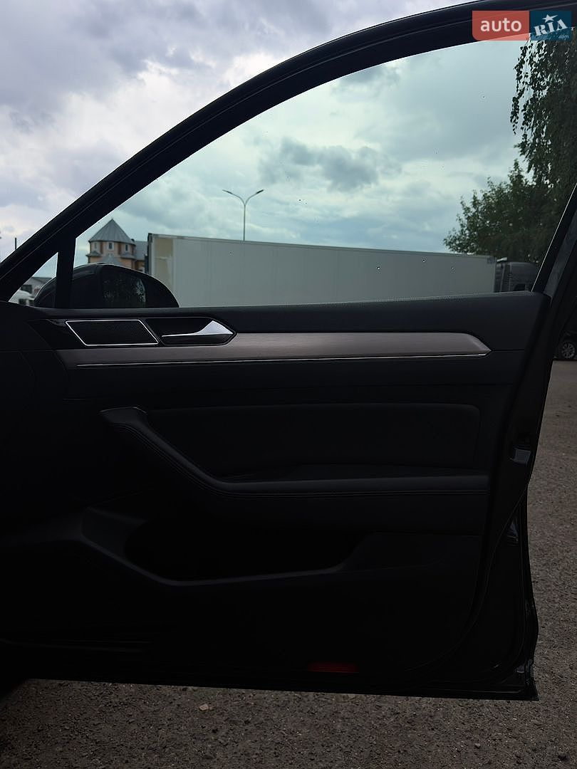 Volkswagen Passat 2019 VIN WVWZZZ3CZKE072742 фото оголошення 15 з 72