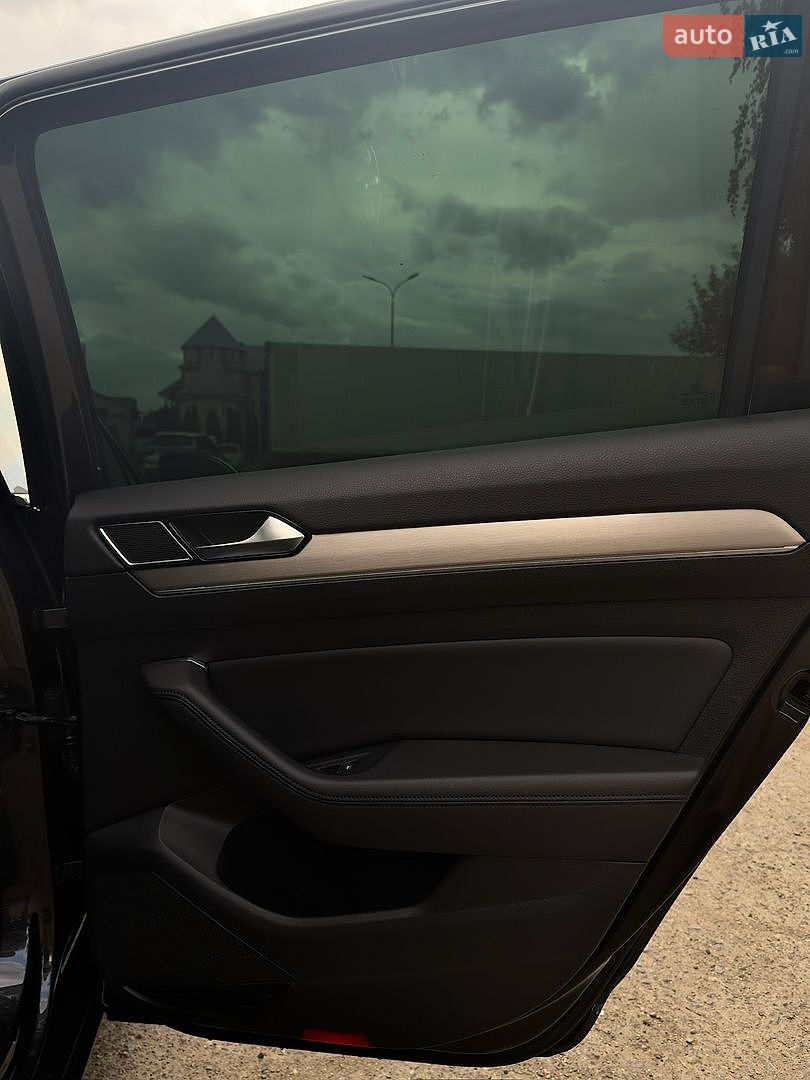 Volkswagen Passat 2019 VIN WVWZZZ3CZKE072742 фото оголошення 16 з 72