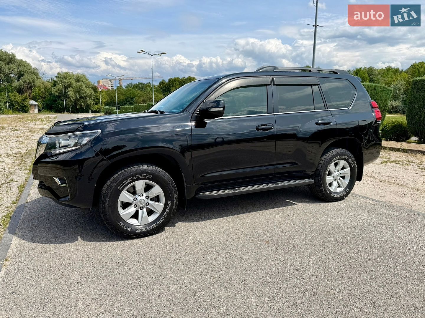 Toyota Land Cruiser Prado 2019 VIN JTEBU3FJ90K171473 фото оголошення 8 з 44