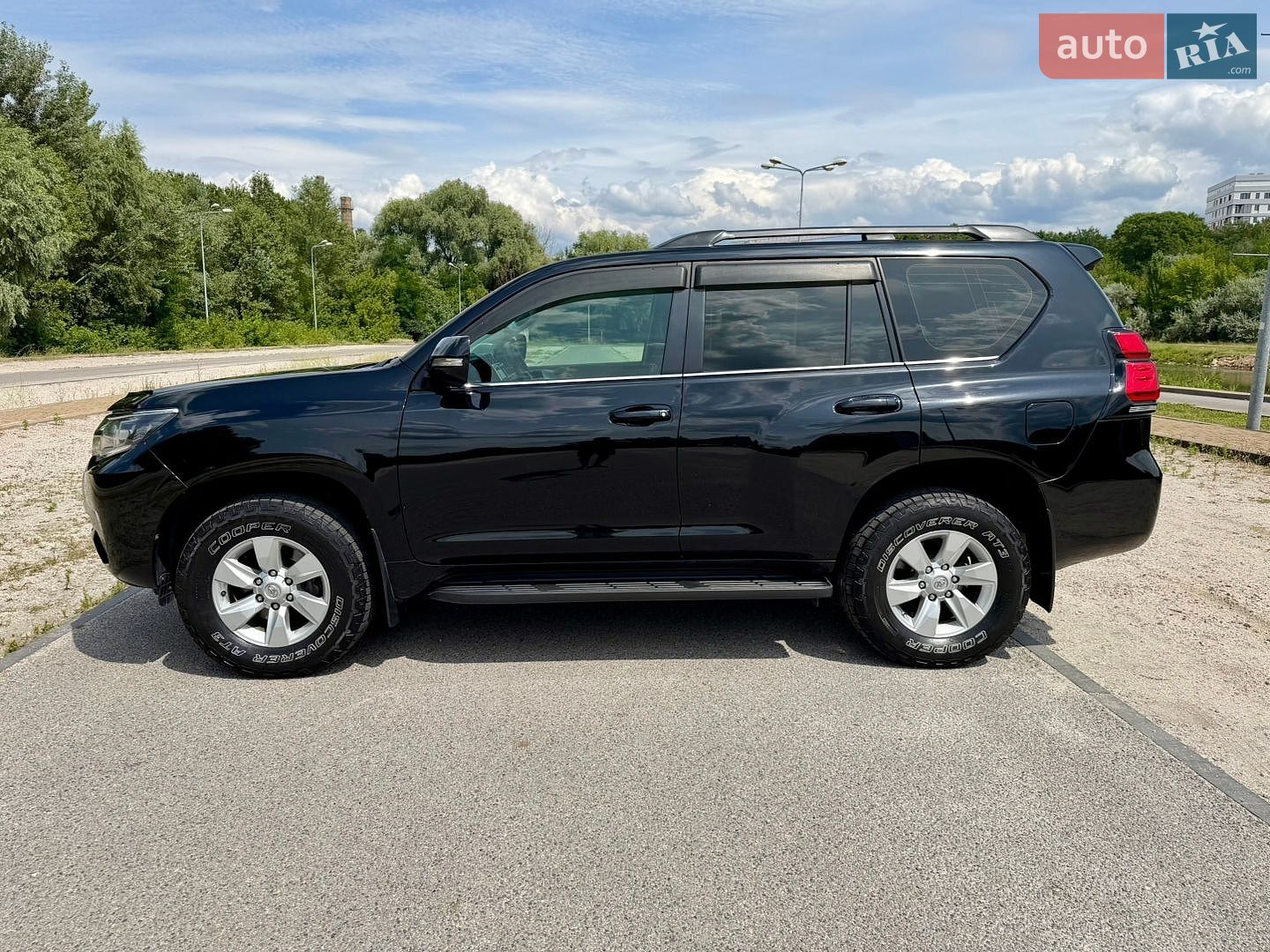 Toyota Land Cruiser Prado 2019 VIN JTEBU3FJ90K171473 фото оголошення 9 з 44