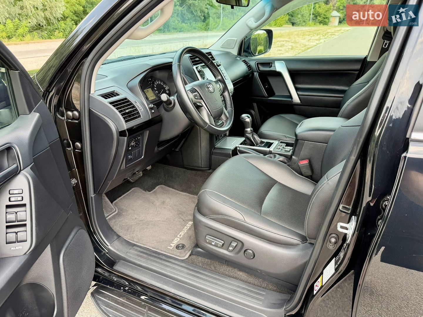 Toyota Land Cruiser Prado 2019 VIN JTEBU3FJ90K171473 фото оголошення 21 з 44