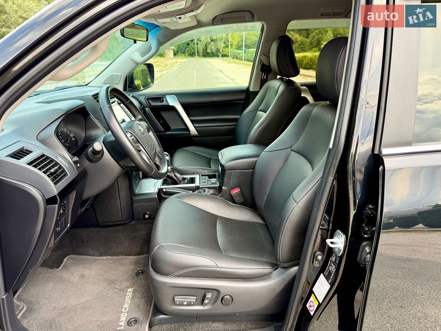 Toyota Land Cruiser Prado 2019 VIN JTEBU3FJ90K171473 фото оголошення 23 з 44