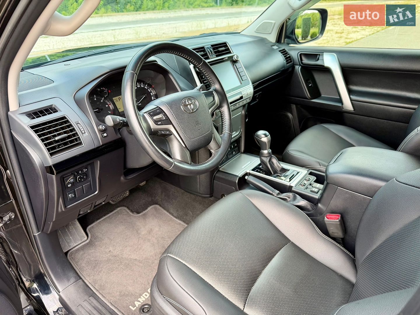 Toyota Land Cruiser Prado 2019 VIN JTEBU3FJ90K171473 фото оголошення 22 з 44
