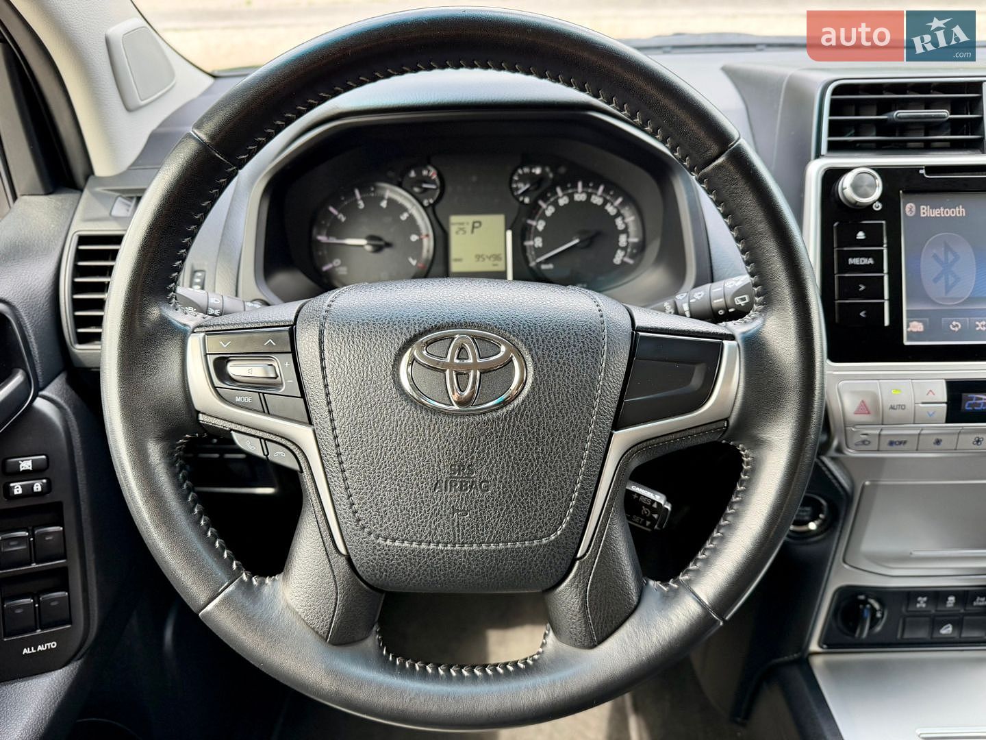 Toyota Land Cruiser Prado 2019 VIN JTEBU3FJ90K171473 фото оголошення 25 з 44