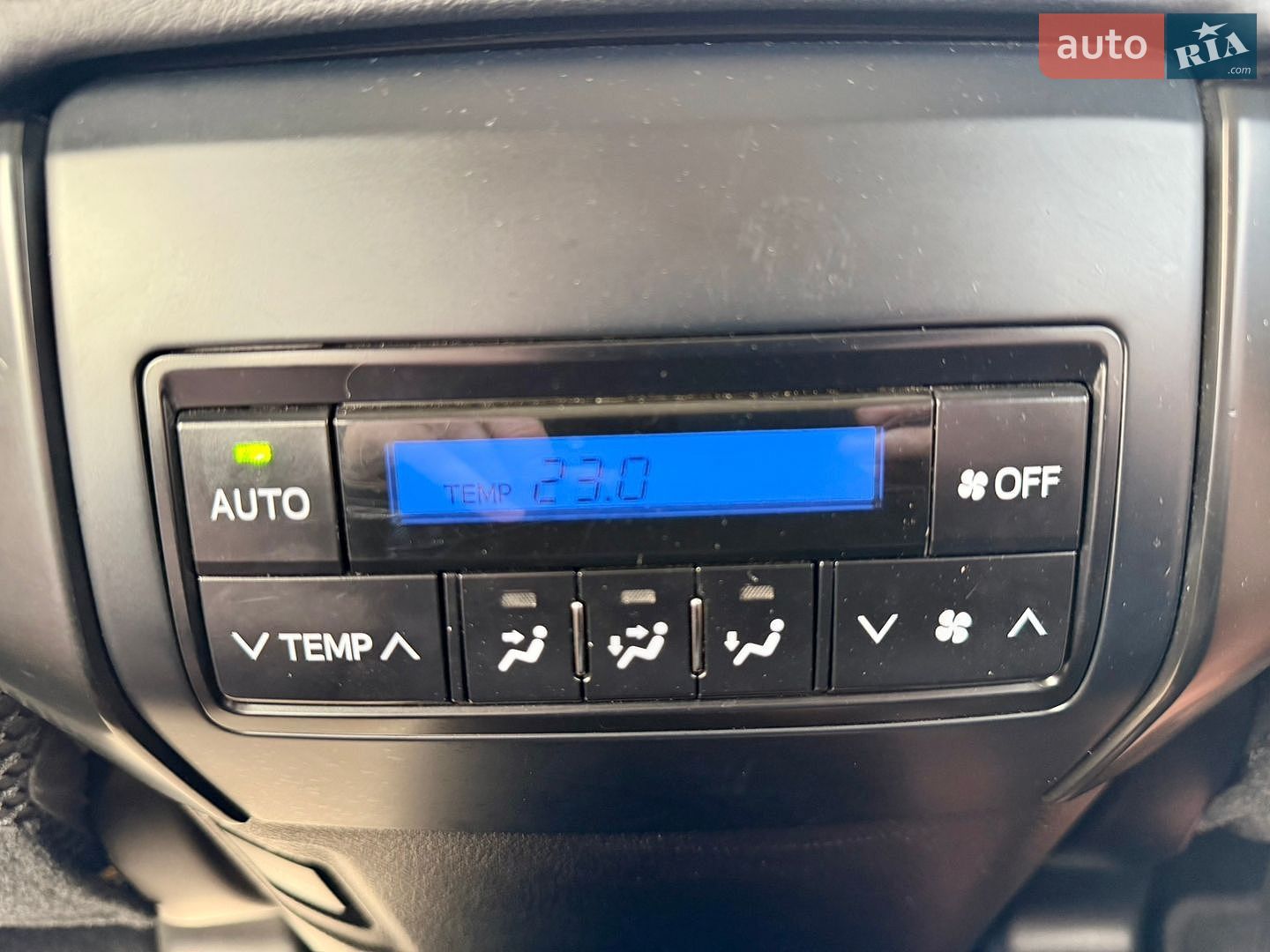 Toyota Land Cruiser Prado 2019 VIN JTEBU3FJ90K171473 фото оголошення 34 з 44