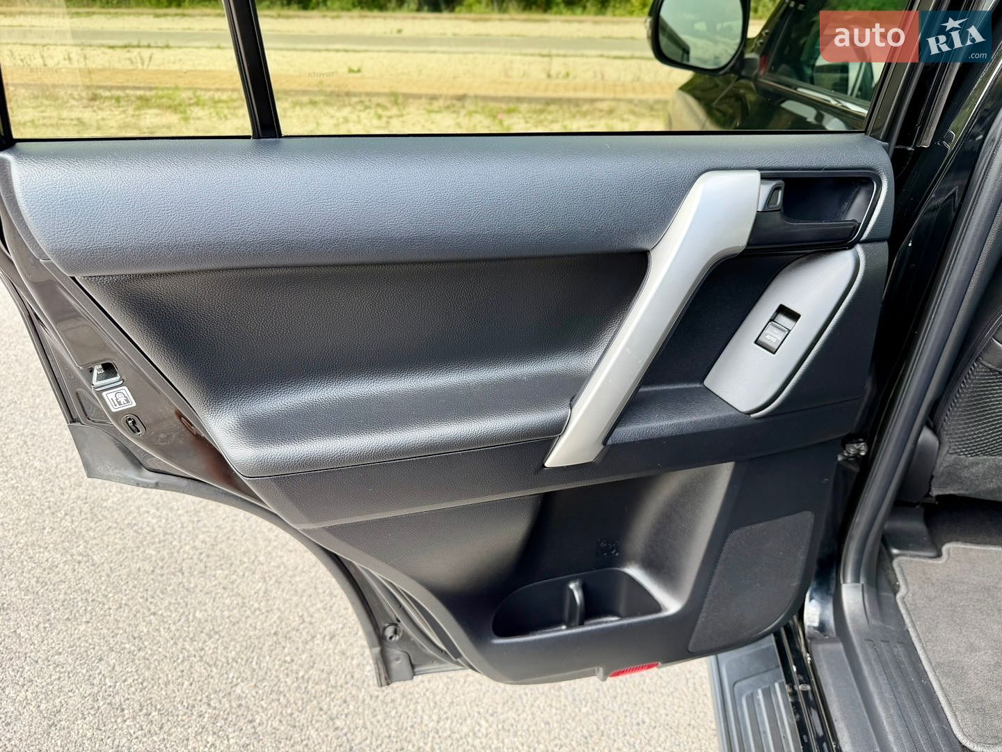 Toyota Land Cruiser Prado 2019 VIN JTEBU3FJ90K171473 фото оголошення 32 з 44