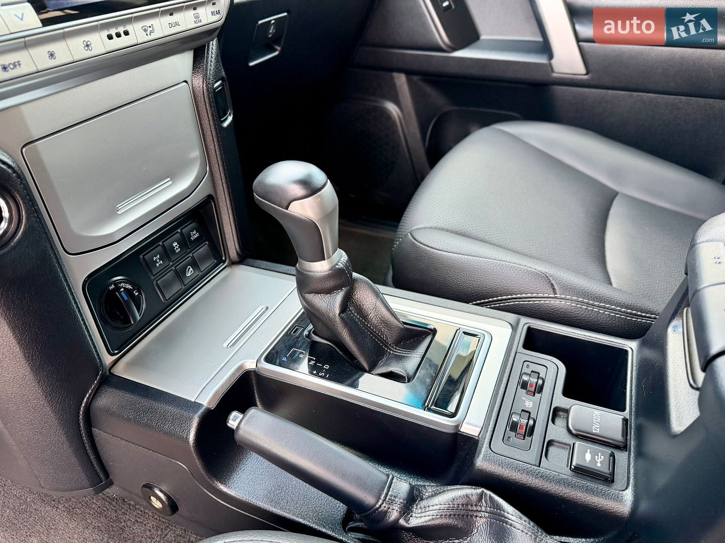Toyota Land Cruiser Prado 2019 VIN JTEBU3FJ90K171473 фото оголошення 29 з 44