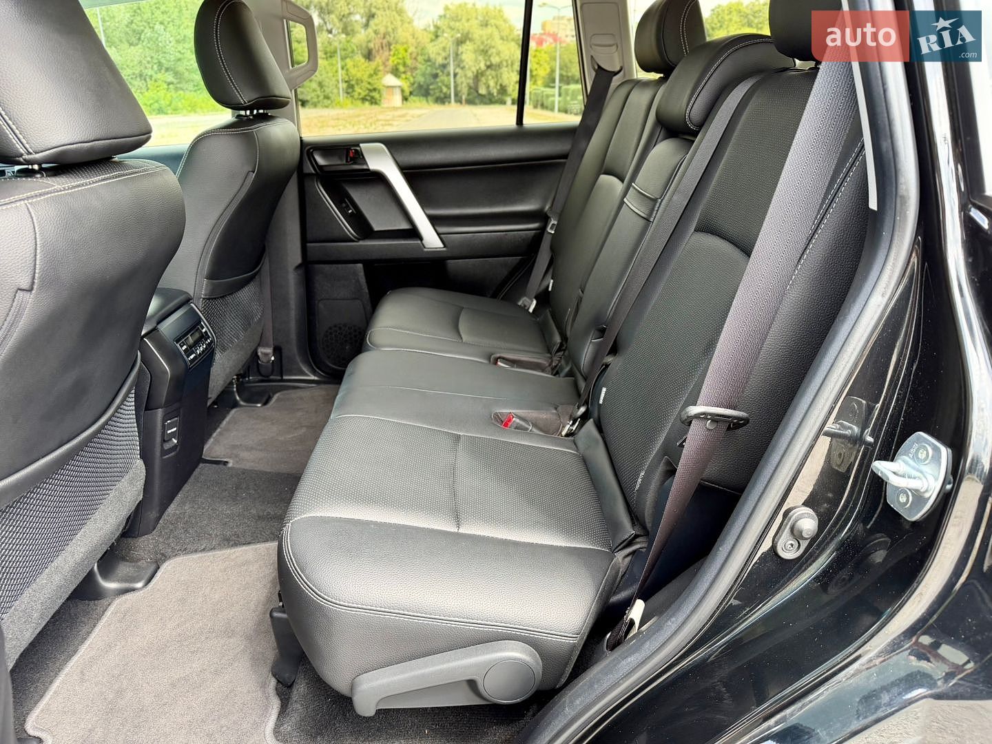Toyota Land Cruiser Prado 2019 VIN JTEBU3FJ90K171473 фото оголошення 33 з 44