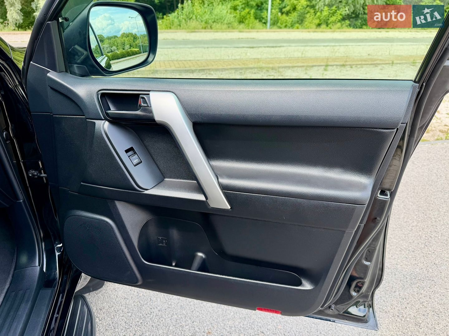 Toyota Land Cruiser Prado 2019 VIN JTEBU3FJ90K171473 фото оголошення 38 з 44