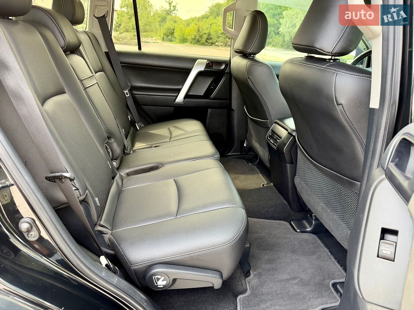 Toyota Land Cruiser Prado 2019 VIN JTEBU3FJ90K171473 фото оголошення 37 з 44