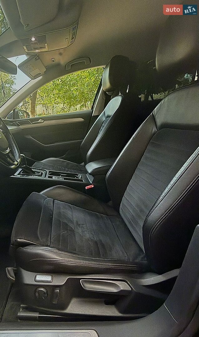 Volkswagen Passat 2019 VIN WVWZZZ3CZKE072742 фото оголошення 24 з 72