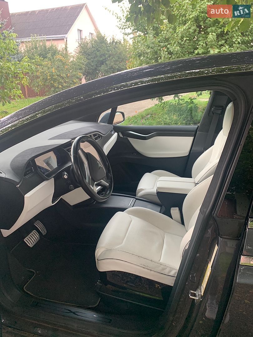 Tesla Model X 2016 VIN 5YJXCBE41GFS00684 фото оголошення 4 з 13