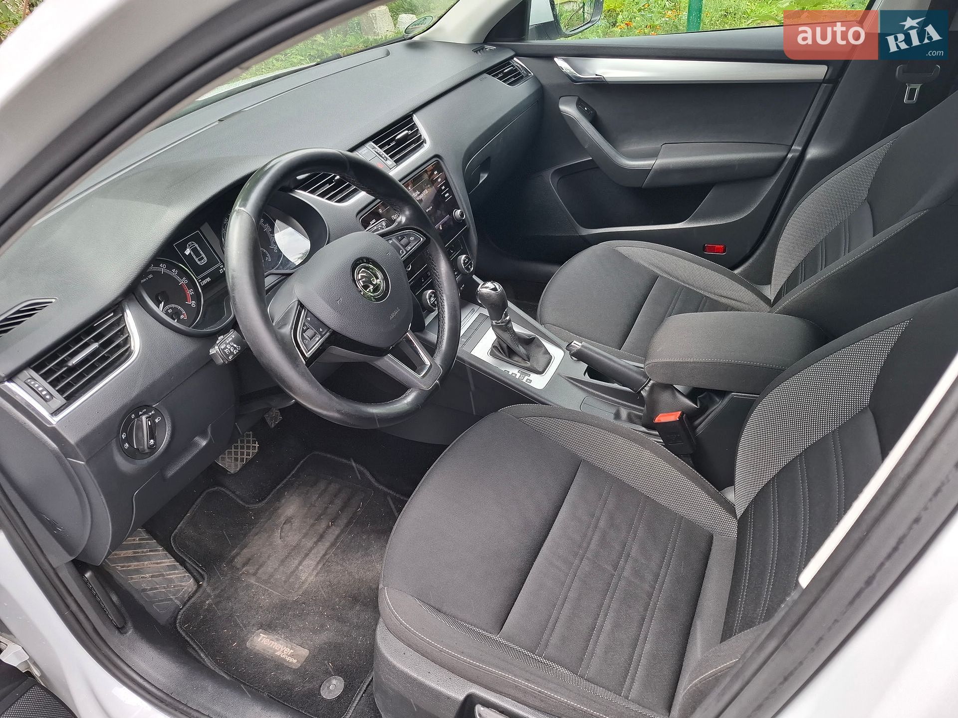 Skoda Octavia 2017 VIN TMBJG7NE0J0092421 фото оголошення 9 з 26