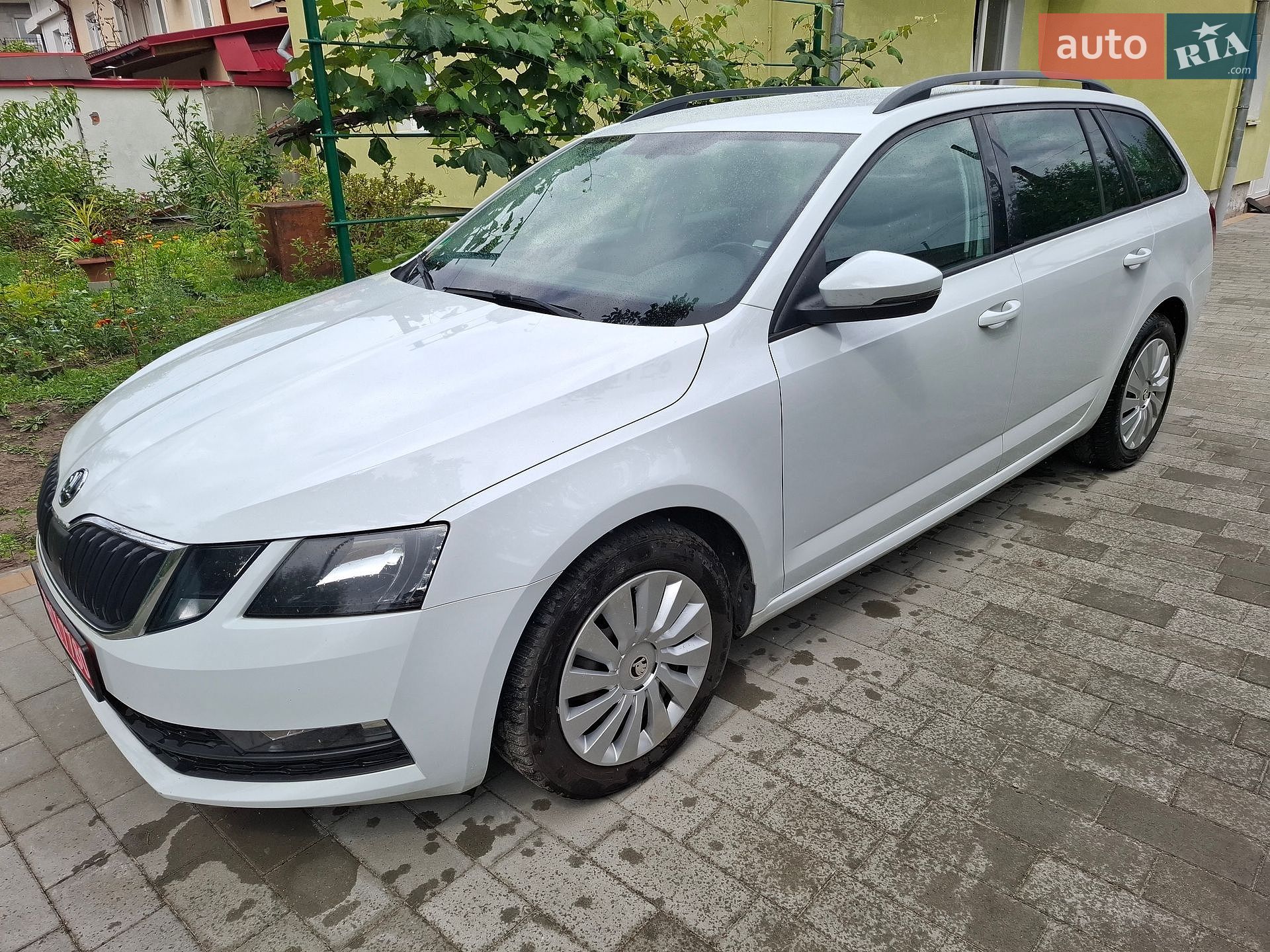 Skoda Octavia 2017 VIN TMBJG7NE0J0092421 фото оголошення 2 з 26